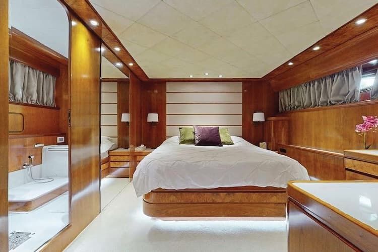 yacht accommodation, luxury yachting rent yacht Athens Greece