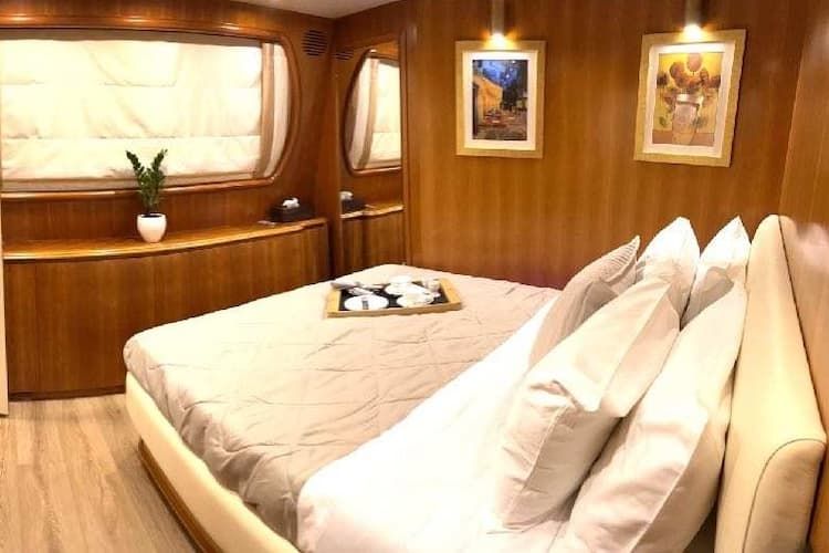 luxury bedroom, yacht charter Athens, luxury yacht rental Athens