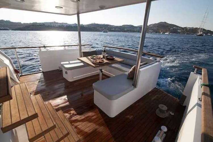 day yacht cruise, yacht cruise Athens, private yacht rental Athens