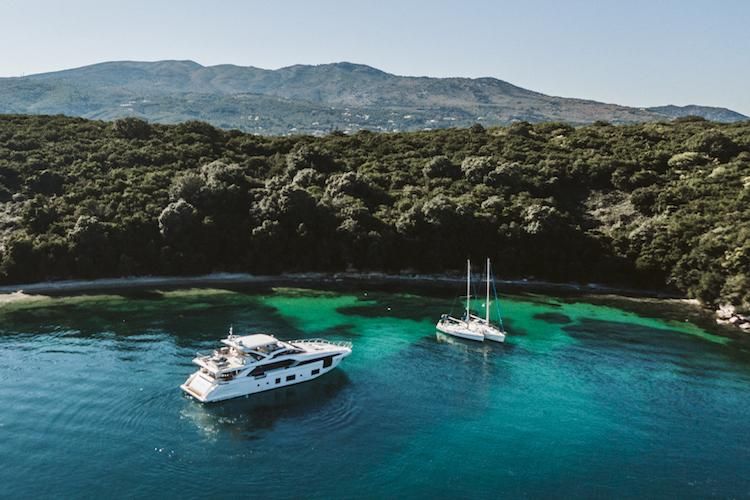 weekly yacht rental Athens, weekly yacht charter Athens, rent yacht Greece