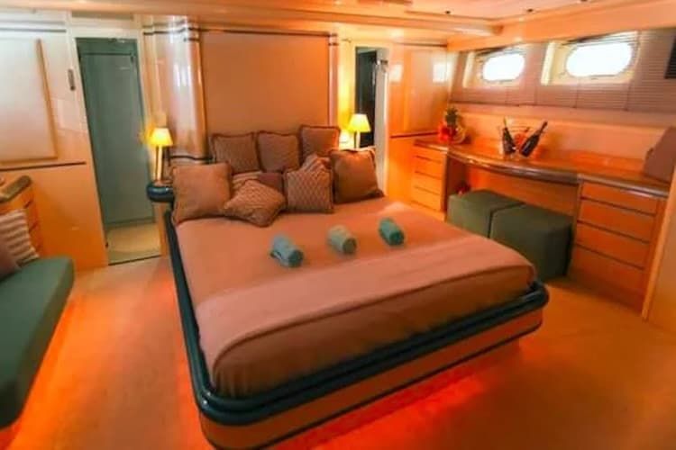 yacht bedroom, luxury cruise Athens Mykonos, day cruise Mykonos Athens