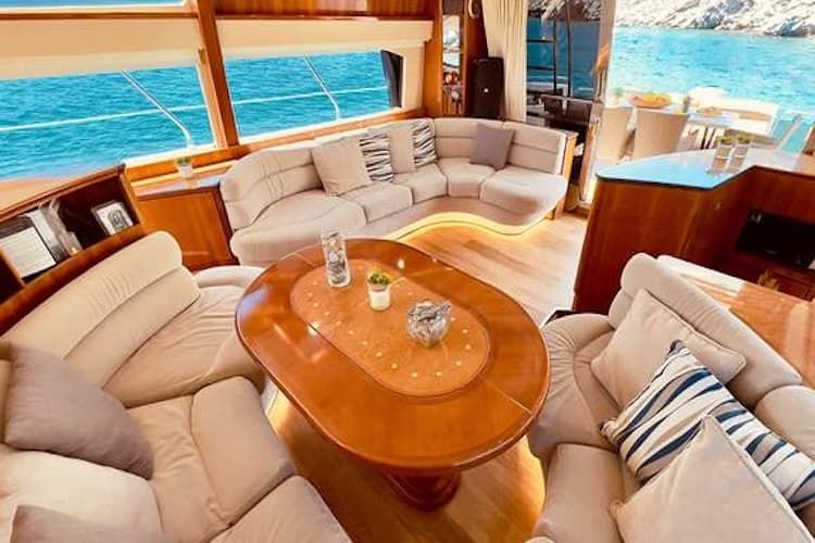 yacht rental Cyclades, Cyclades yachting, luxury yacht interior
