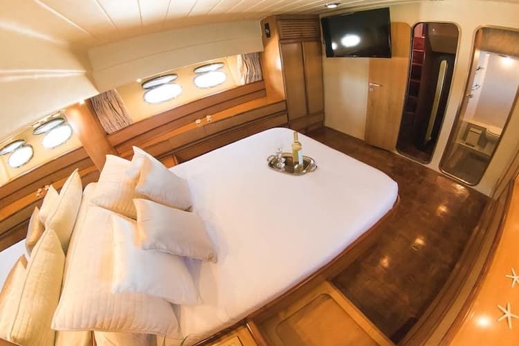 yacht accommodation, Athens yachts, island hopping Greece