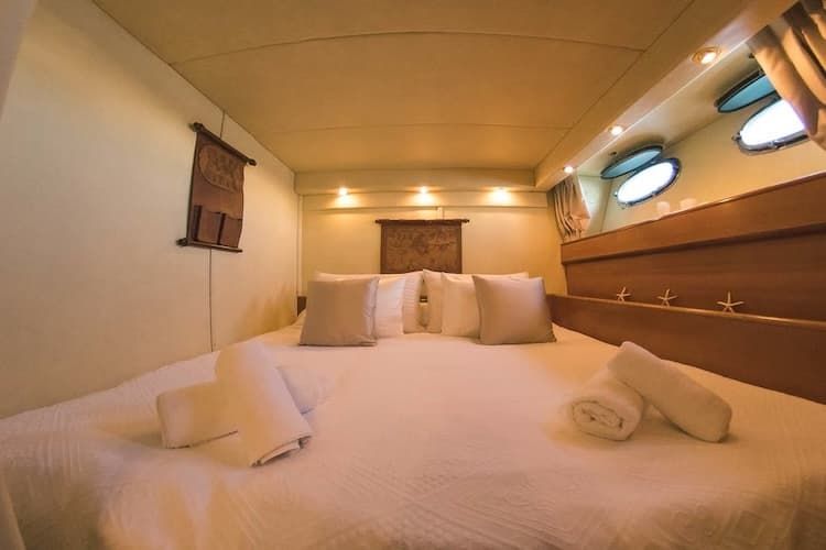 yacht accommodation, double bedroom, island hopping Athens